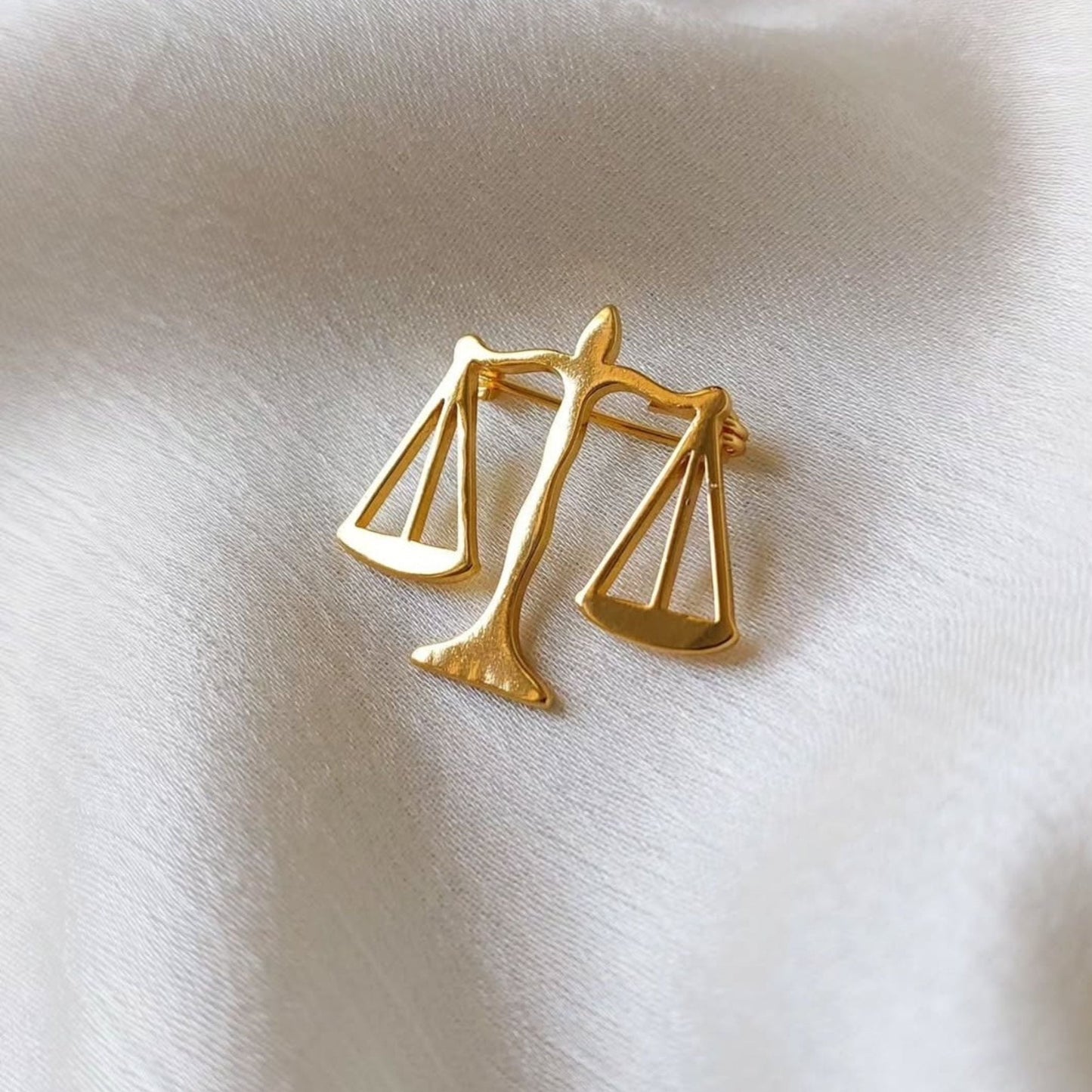 Timeless Advocate lapel Pin Brooch – 22 Carat Gold Plated & Anti-Tarnish