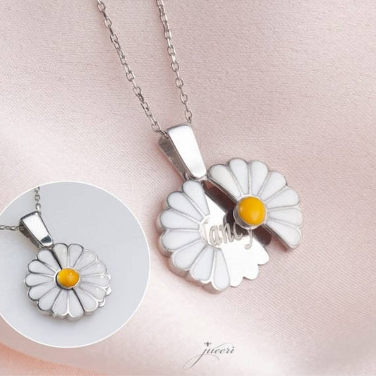 The Blooming Secret – Personalized Daisy Locket"